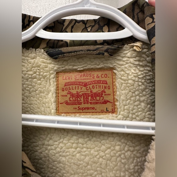 Levi’s X Supreme Jacket - Picture 2 of 3